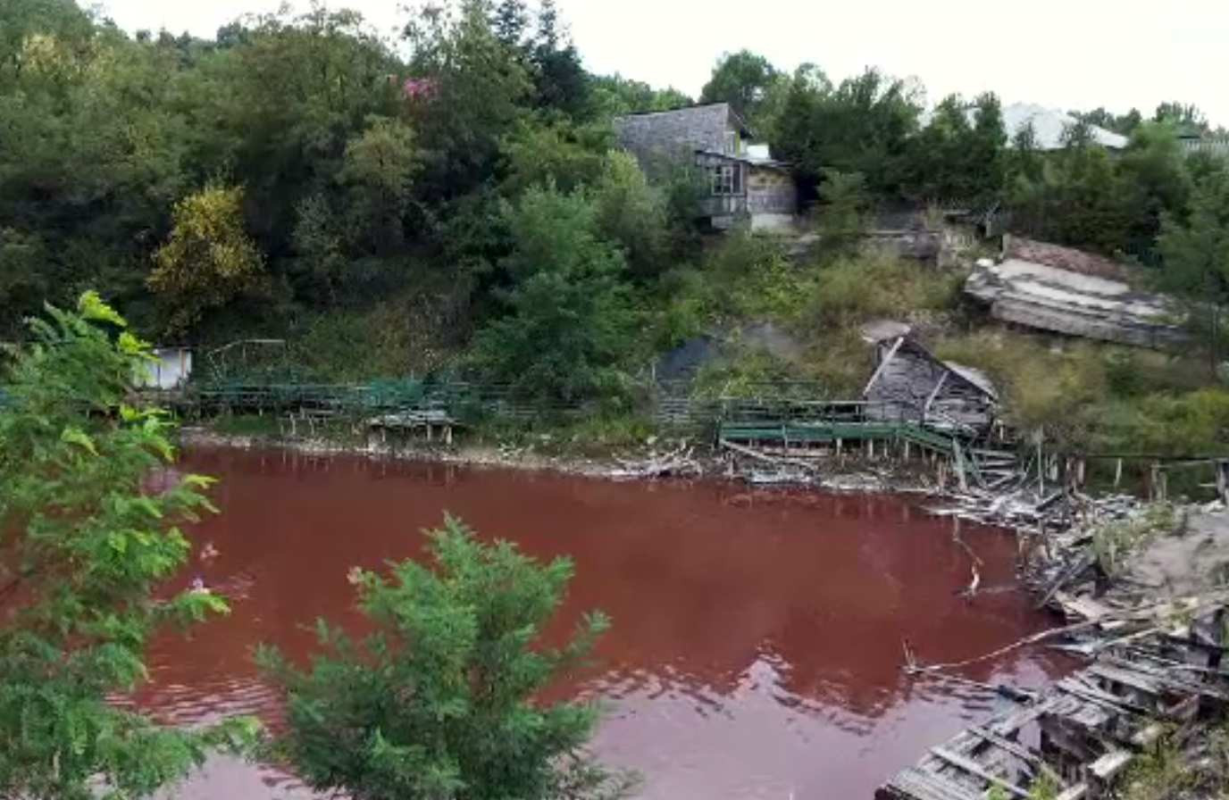 Băile minerale Telega, o minune a naturii, zac în paragină de zeci de ani. Au aceeași salinitate ca Marea Moartă