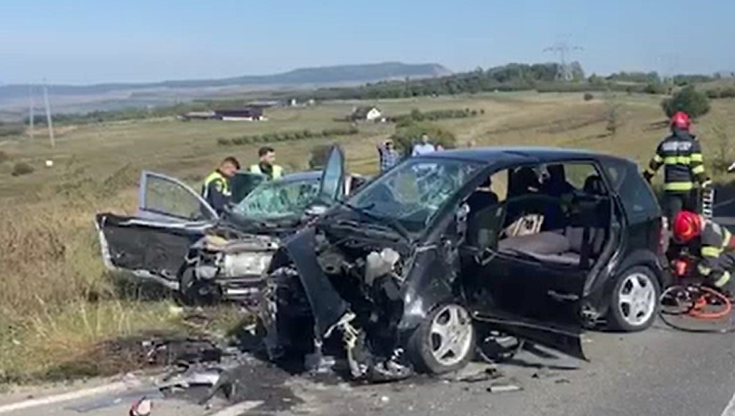 Accident înfiorător în Hunedoara. Un bărbat a murit, iar patru persoane au fost rănite grav