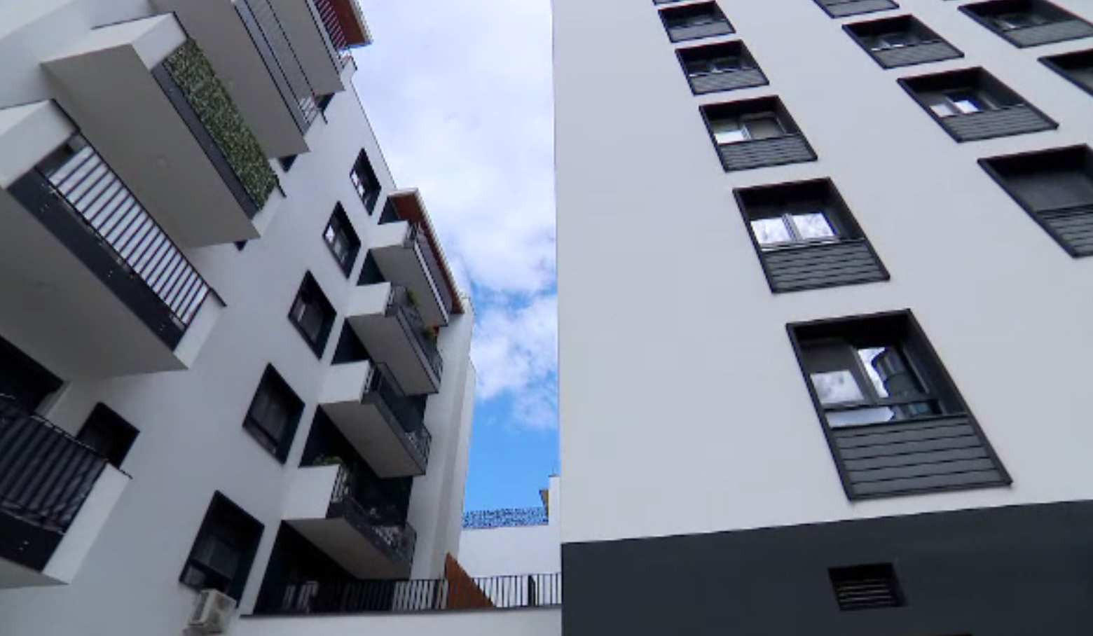 Criză imobiliară în România: Prețuri comparabile cu marile capitale europene, venituri, la jumate. Care ar fi soluția