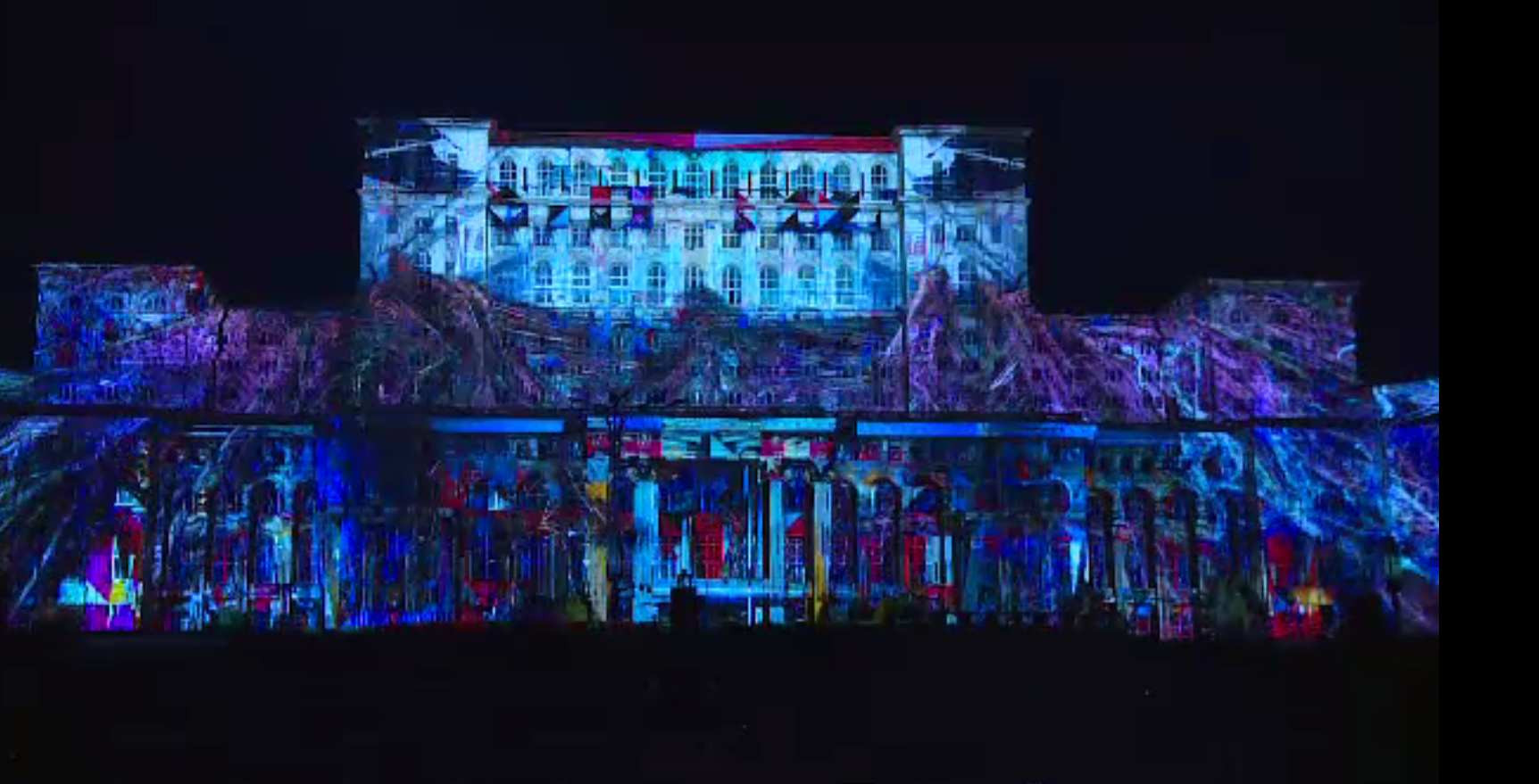 La iMapp, artiștii au proiectat pe Palatul Parlamentului cinci lucrări uimitoare. Reacția publicului