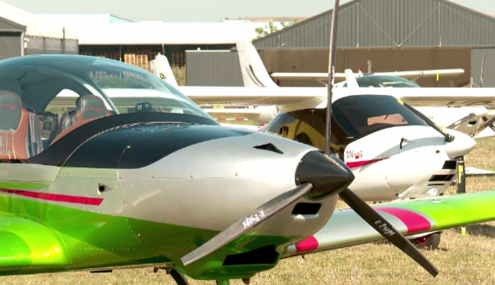 Cel mai mare târg de aviație, organizat pe aeroportul din Cluj. Cel mai ieftin aparat costă câteva zeci de mii de euro