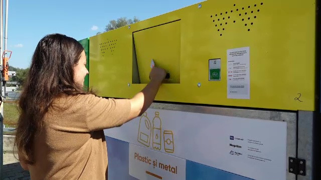 Primele pubele inteligente au fost montate în Maramureș. Vasele de colectare sunt dotate cu senzori de umplere