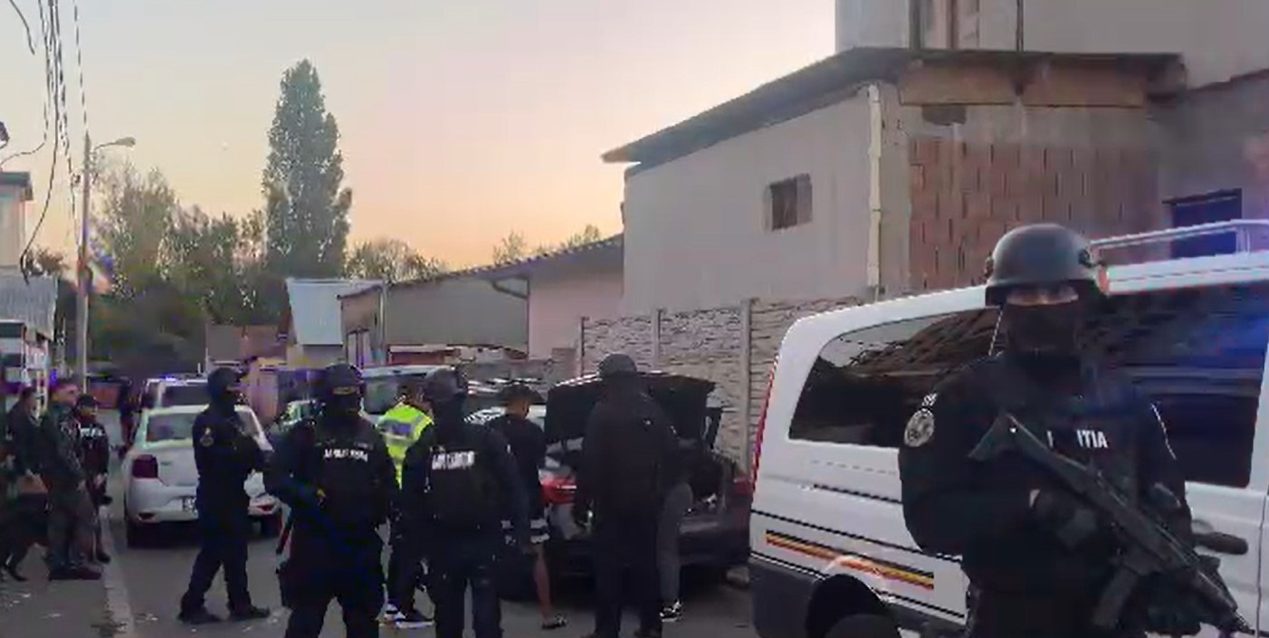 Percheziții la clanurile care s-au bătut în Pantelimon și au continuat răfuiala la spital. Opt persoane ridicate de mascați