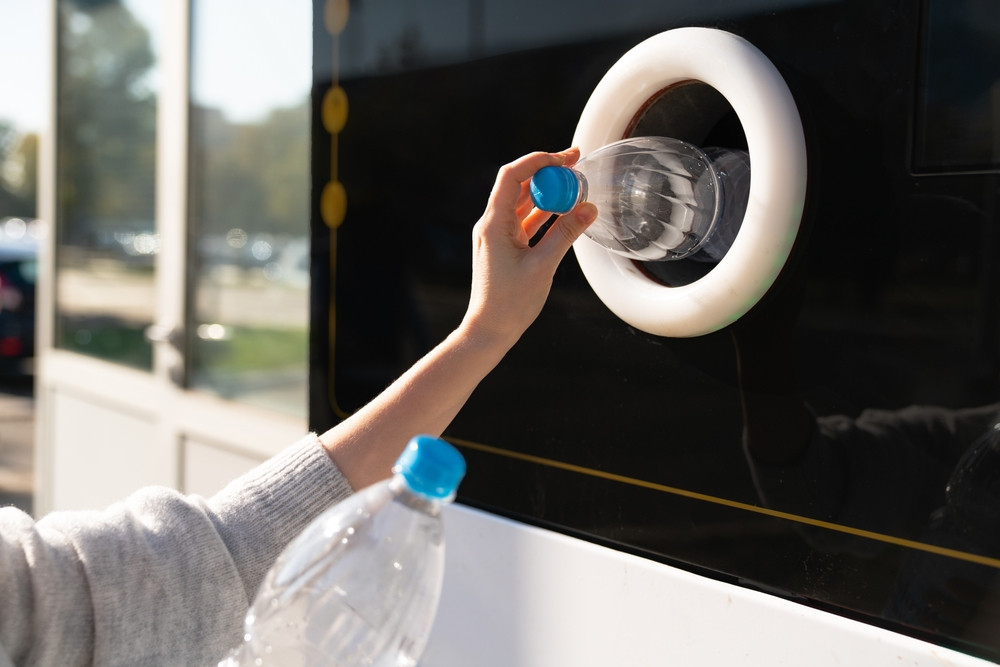 Nimeni nu se aștepta la asta. Românii au ajuns să recicleze aproape 80 la sută din ambalaje, de la un rușinos 13%