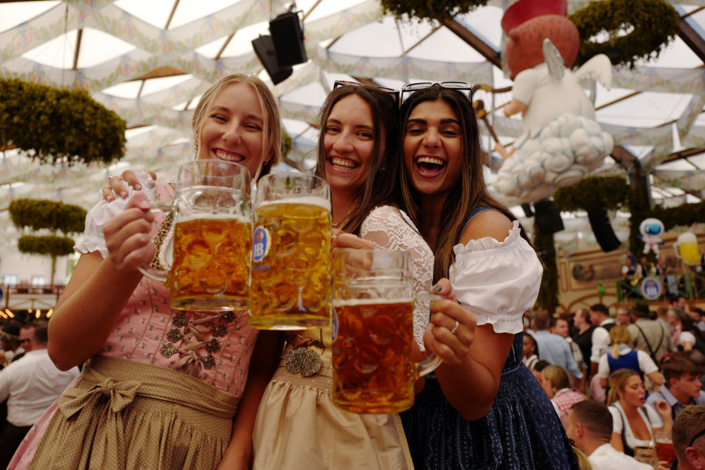 Preferință bizară la Oktoberfest. De ce berea fără alcool este tot mai consumată la festival. Organizatorii, uimiți