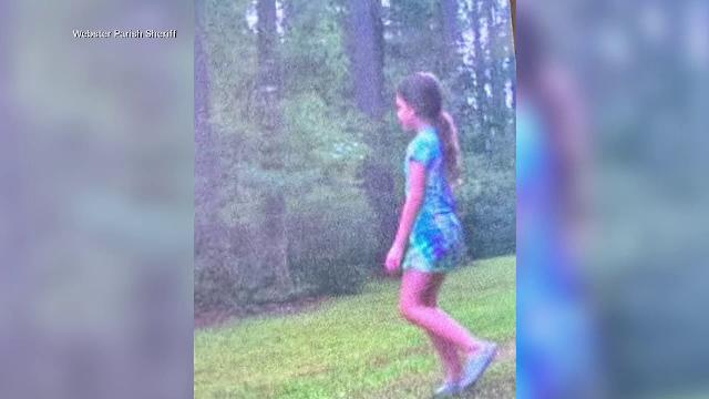 O fetiță de 10 ani a plecat de acasă în somn, în mijlocul nopții. Descoperirea făcută apoi într-o pădure, la 3 km de casă