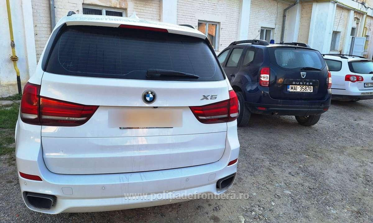 Un român care conducea un BMW de 30.000 de euro a fost oprit în trafic de polițiști. Ce au aflat după un control