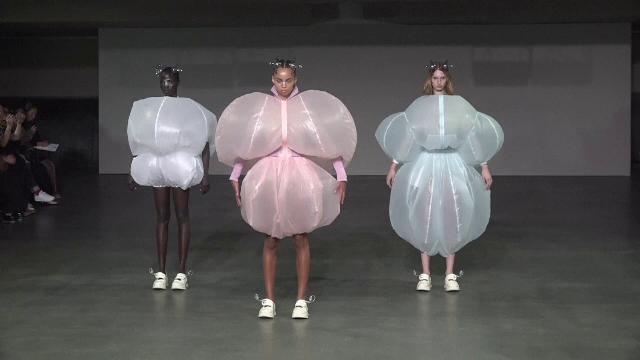 Apariție fabuloasă la Paris a actriței britanice Andie MacDowell. Cum arată vedeta la 66 de ani