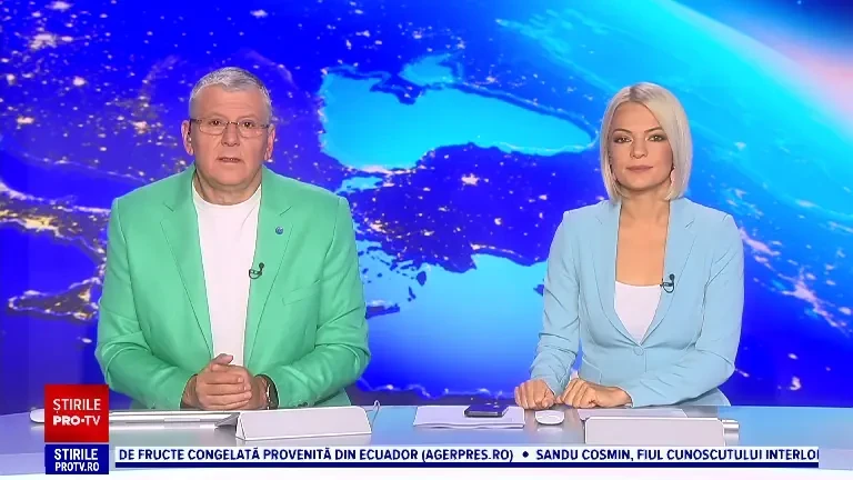 Momentul în care o ambulanță este surprinsă de viitură, în Galați. Șoferul și asistenta, salvați în ultima clipă de pompieri