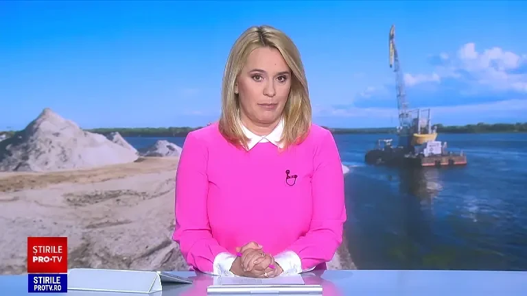 Balastieră clandestină în mijlocul Crișului Negru. Reacția muncitorilor când au văzut că vin inspectorii de la Garda de Mediu