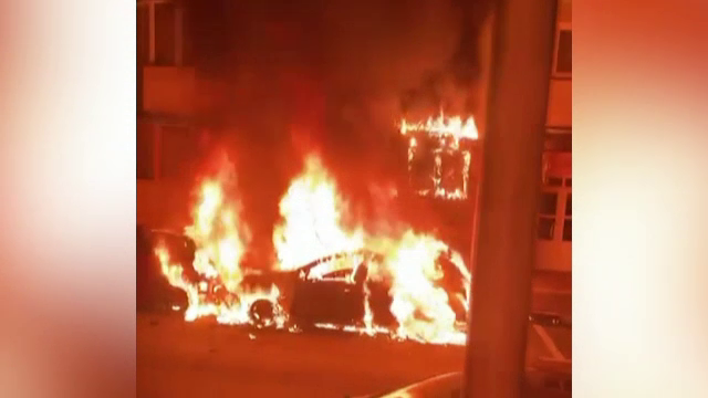 Cine ar fi autorul atacului în stil mafiot din Brașov. Dezvăluirea făcută de proprietarul mașinii incendiate