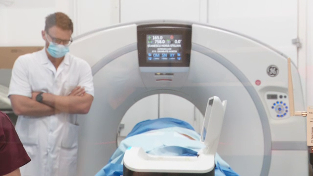 Tehnică revoluționară de distrugere a tumorilor, aplicată în premieră la Cluj. ”Pacienții merg acasă în ziua următoare”