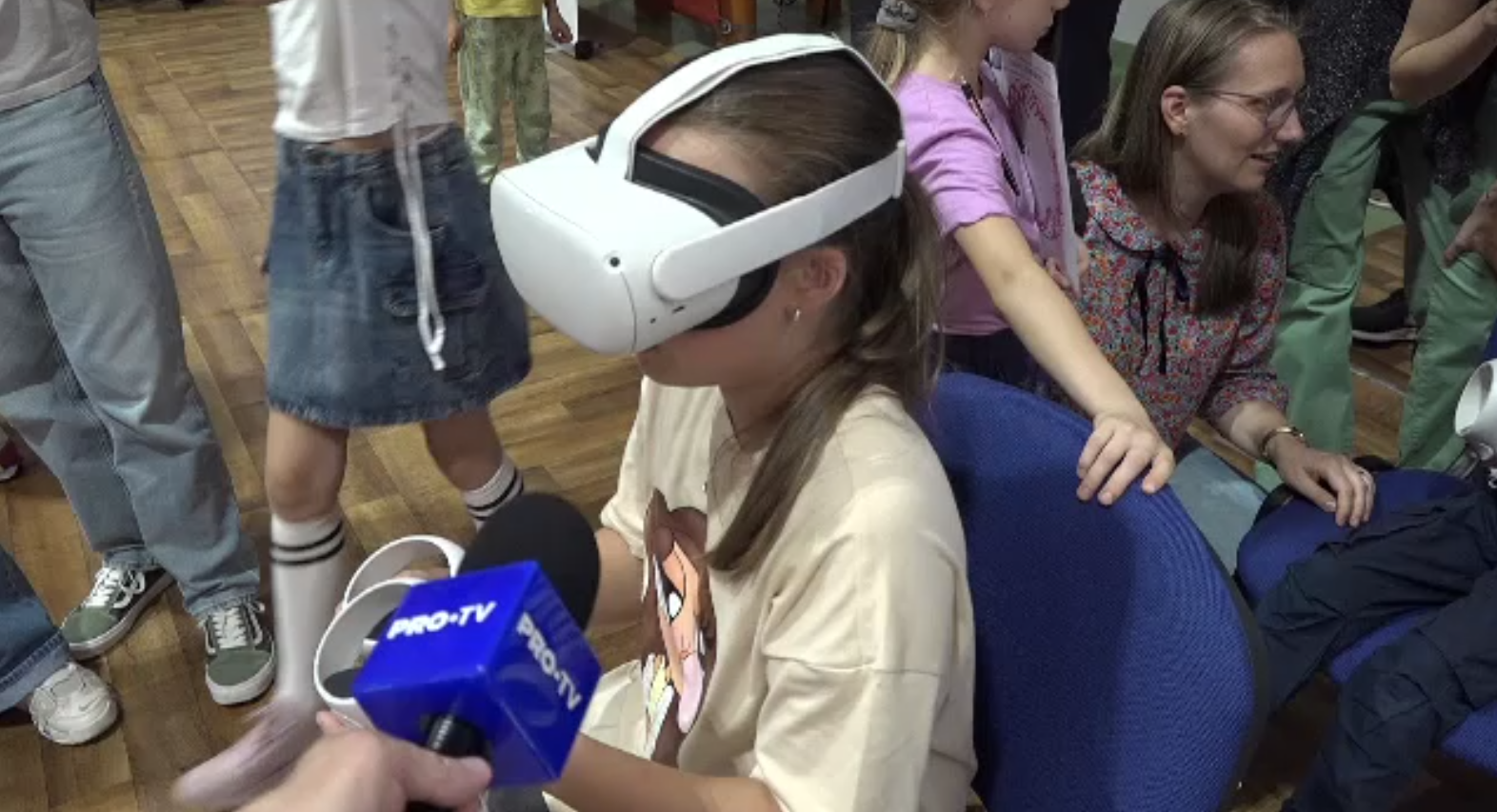 Mii de copii au participat la Noaptea Cercetătorilor Europeni. Au fost experimente de laborator și ateliere cu roboți