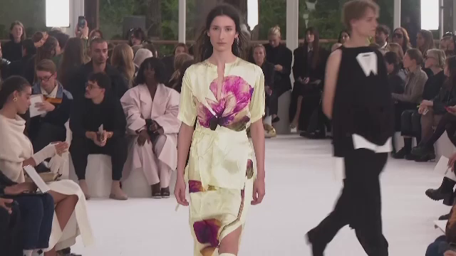 Noua colecție Issey Miyake, inspirată de arta japoneză origami