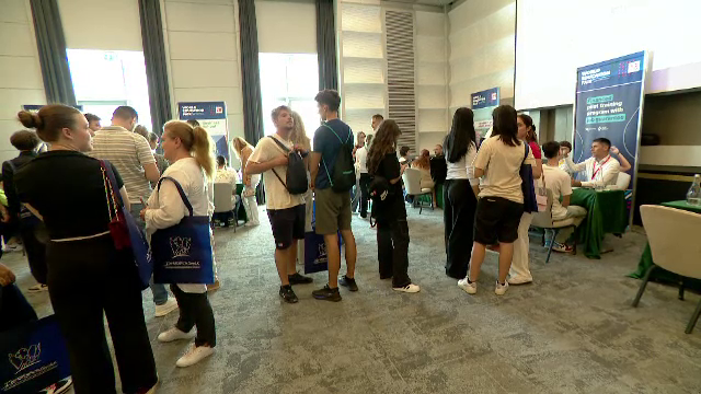 Târg educațional pentru tineri, în București. Cei mai mulți vor să se facă piloți