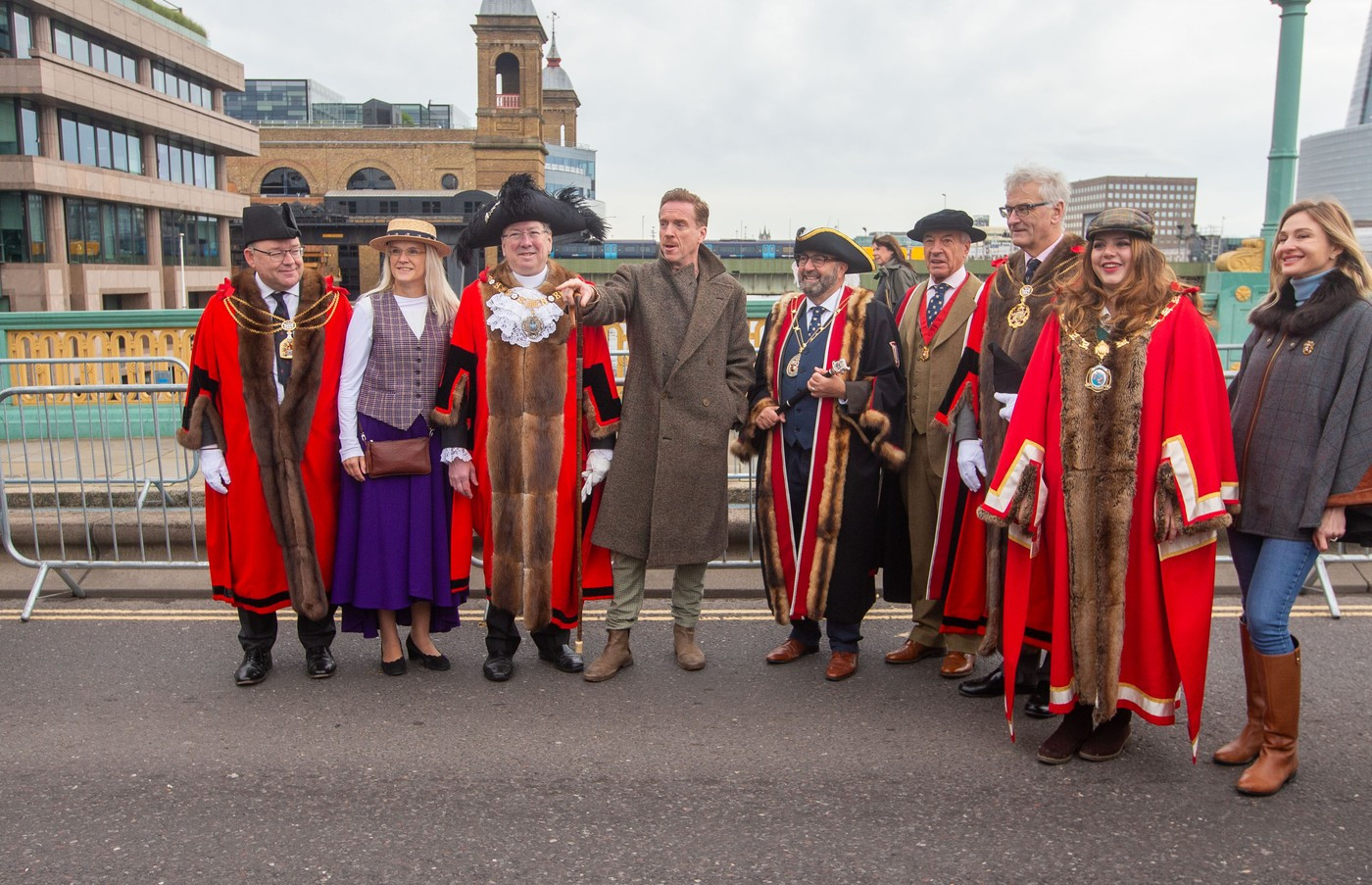 Un star de la Hollywood a trecut cu oile peste un pod din Londra. FOTO & VIDEO