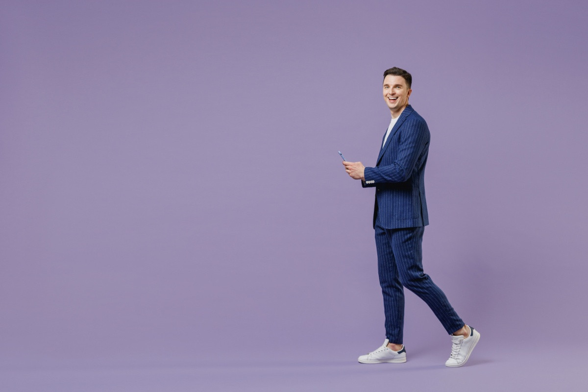 (P) Cum să stilizezi pantofii sport din piele pentru ocazii semi-formale