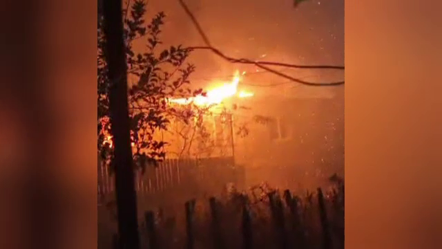 Un bărbat din Iași a dat foc casei părinților săi, în timp ce aceștia dormeau. Ce a urmat