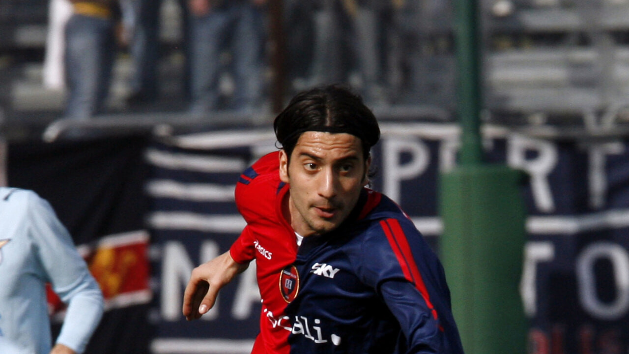 Tragedie în lumea fotbalului. Un mare fotbalist, găsit mort într-o cameră de hotel. Ar fi suferit un traumatism cranian