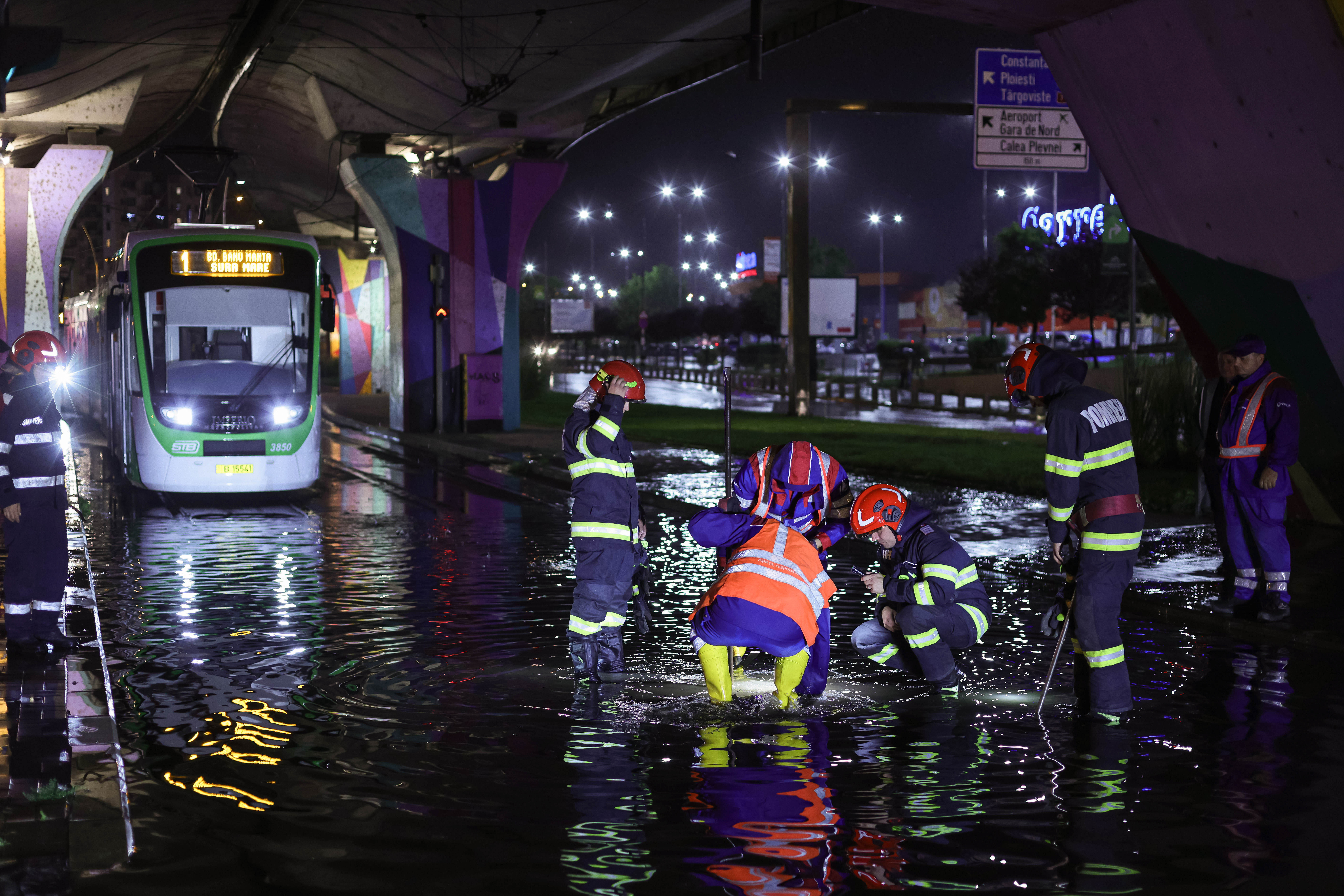 Urmările potopului care a lovit România. Mii de oameni au fost nevoiți să își părăsească locuințele