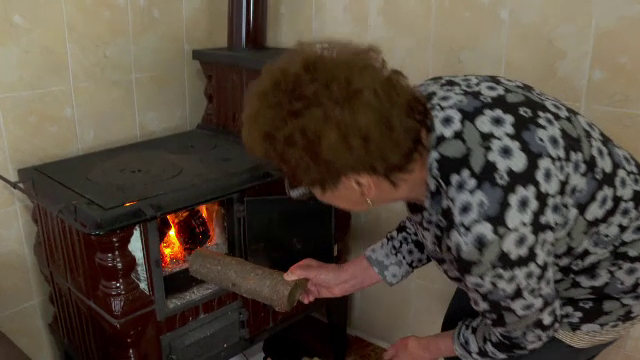 Au început ninsorile în România. Unde s-a depus deja zăpada. Oamenii au fost luați prin surprindere