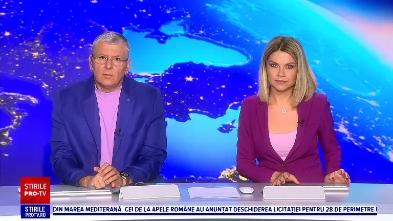 Record bizar. Un bărbat se mândrește că a plimbat în același timp 38 de câini