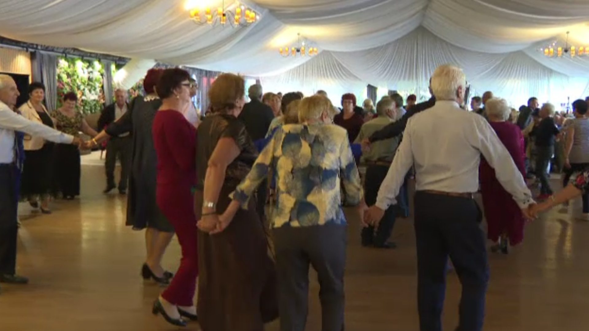 Astăzi este Ziua Internațională a Vârstnicilor. La Târgu Jiu 3.000 de pensionari au început petrecerea mai devreme