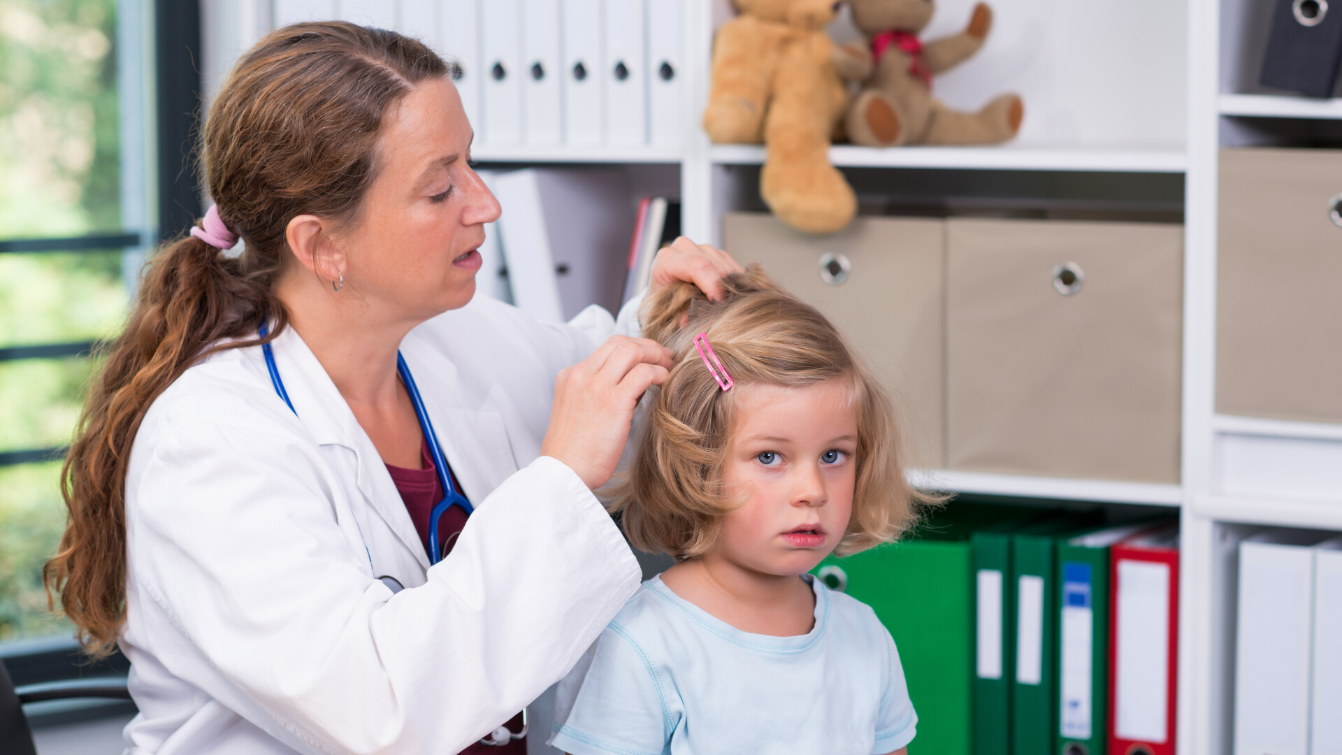 Ce au descoperit medicii când au controlat 30 de copii de la o școală din Mureș. Au fost trimiși acasă imediat