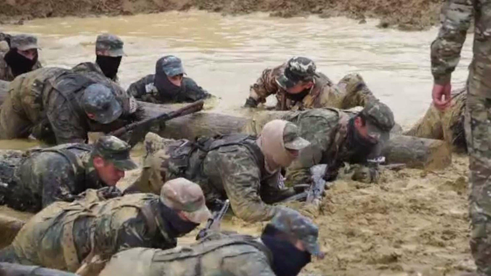 Armata Română caută luptători de comando. Ce salariu se oferă