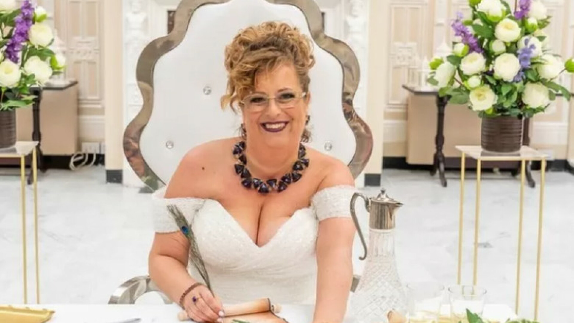 O femeie care s-a căsătorit cu ea însăşi şi-a sărbătorit primul an de căsnicie. „Am încălcat câteva jurăminte”