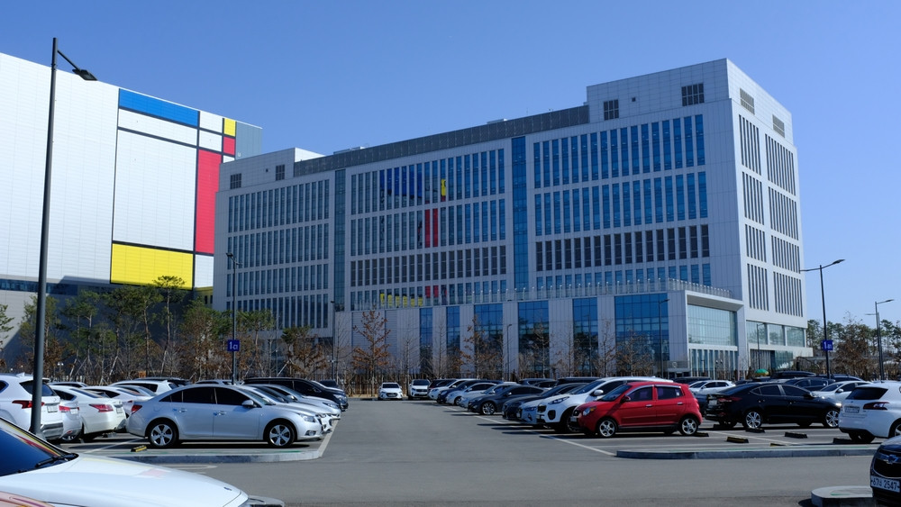 O mare companie face concedieri masive. Mii de oameni vor fi dați afară, „pentru îmbunătăţirea eficienţei”