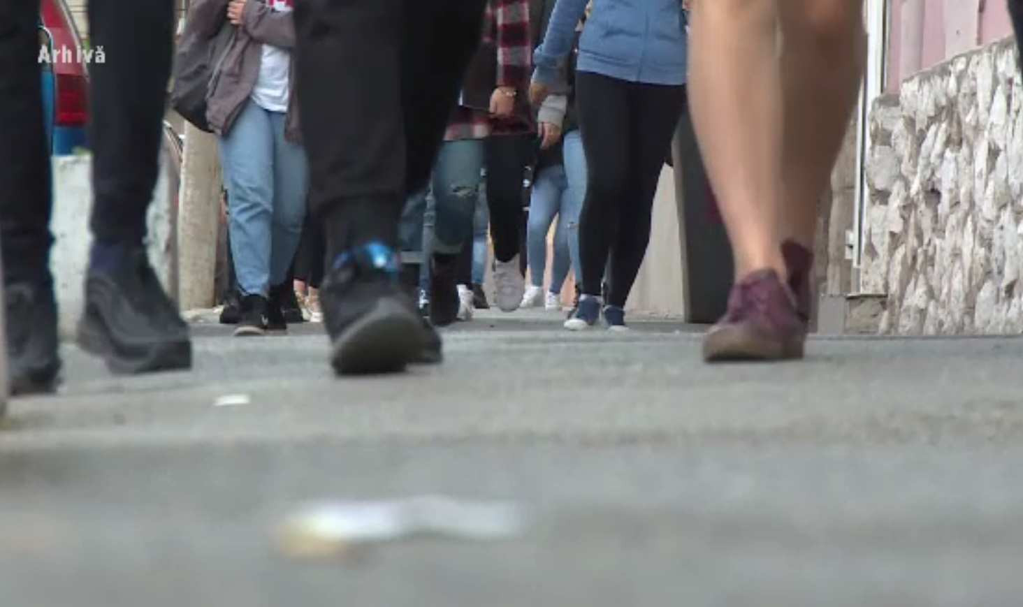 Două surori minore au trecut prin orori de neimaginat. Nașul le lua în „vizită” din centrul de plasament