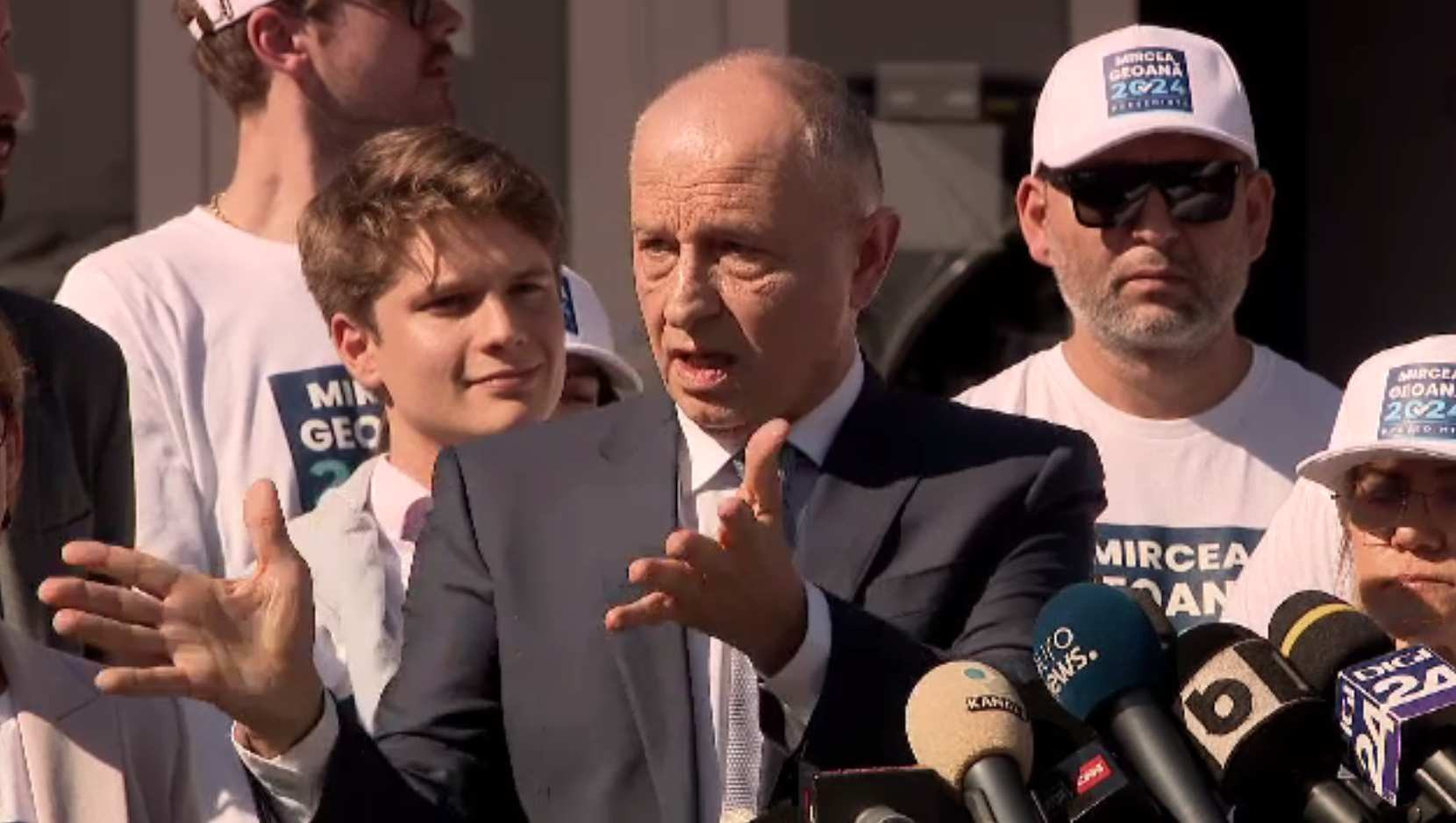 Mircea Geoană îi atacă pe jurnaliștii care au scris că fostul său șef de campanie are legături cu rușii: „O dezinformare”