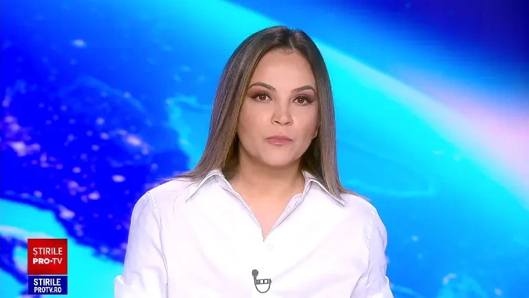 Un crater uriaș a apărut brusc pe o șosea intens circulată din România. Reacțiile șoferilor când le-a apărut în față groapa