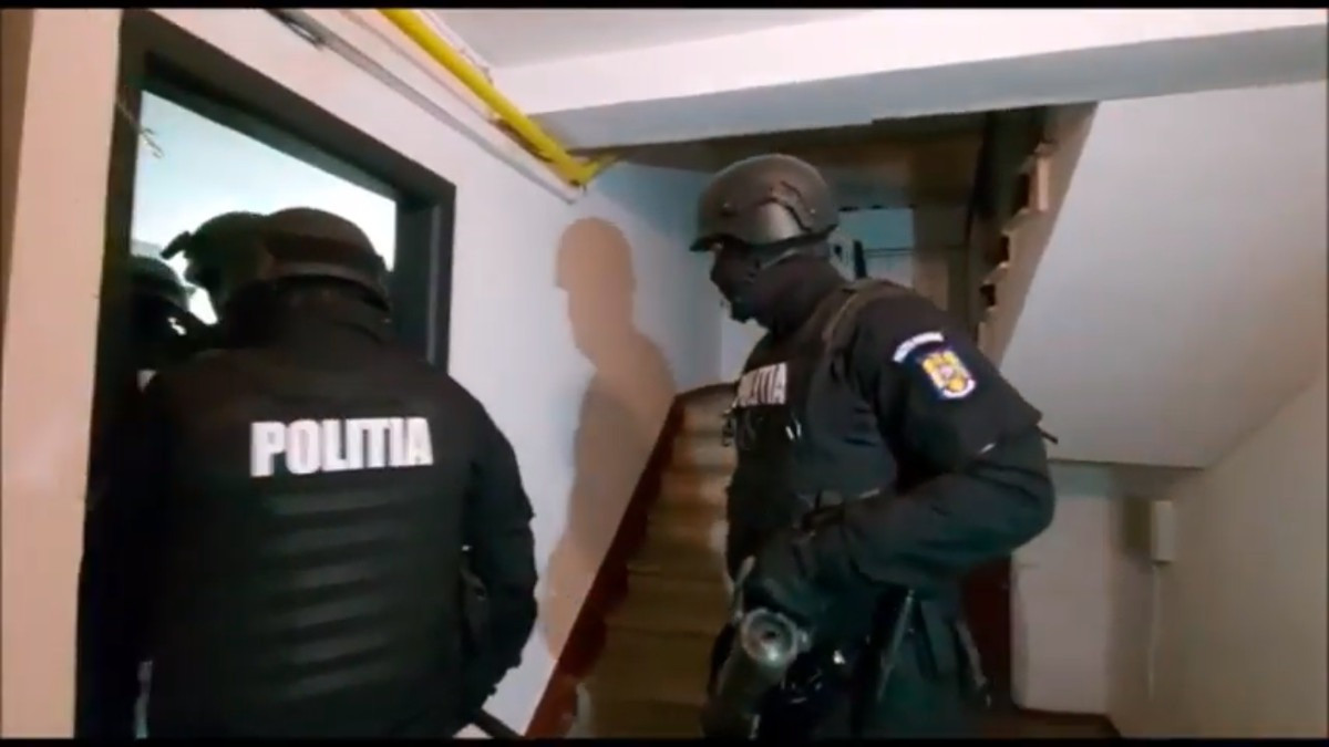 Captură de peste 300.000 de euro făcută de polițiștii din Vaslui. Ce au descoperit în urma unor percheziții
