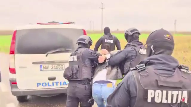 Cum au reușit să evadeze hoții care au aruncat în aer un bancomat din Arad. Au fugit de sub nasul polițiștilor