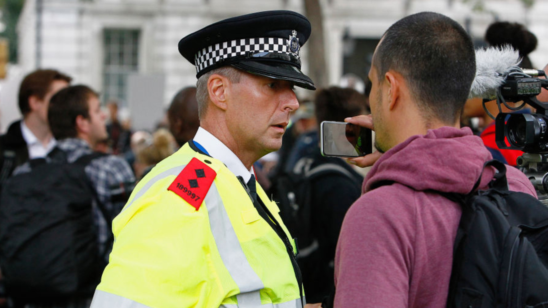 Poliția din Europa poate accesa datele de pe telefonele mobile. În ce situație va acționa