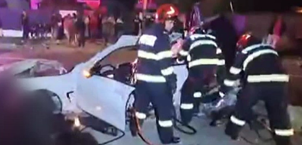 Un șofer de 22 de ani, cu permisul suspendat pentru viteză, a produs un accident înfiorător. A murit alături de un adolescent