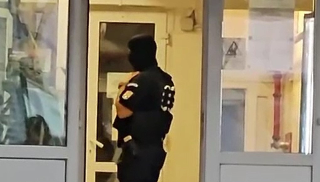 Șeful Biroului pentru Imigrări Ialomița, arestat preventiv. Câți bani încasa pentru a elibera avize de muncă pentru asiatici