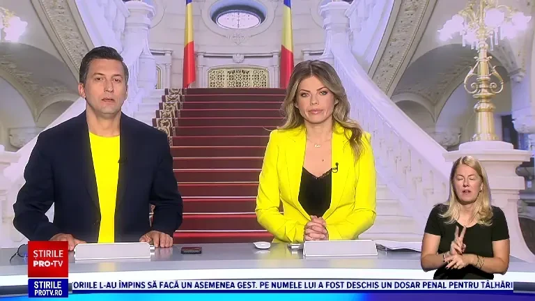 Aglomerație la BEC, în ultima zi pentru depunerea candidaturilor la prezidențiale. Ciolacu, însoțit de o armată de pesediști