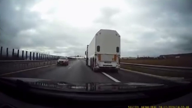 Inconștiență la volan. Șofer căutat de polițiști după ce gonit cu viteză pe contrasens pe Autostrada Moldovei