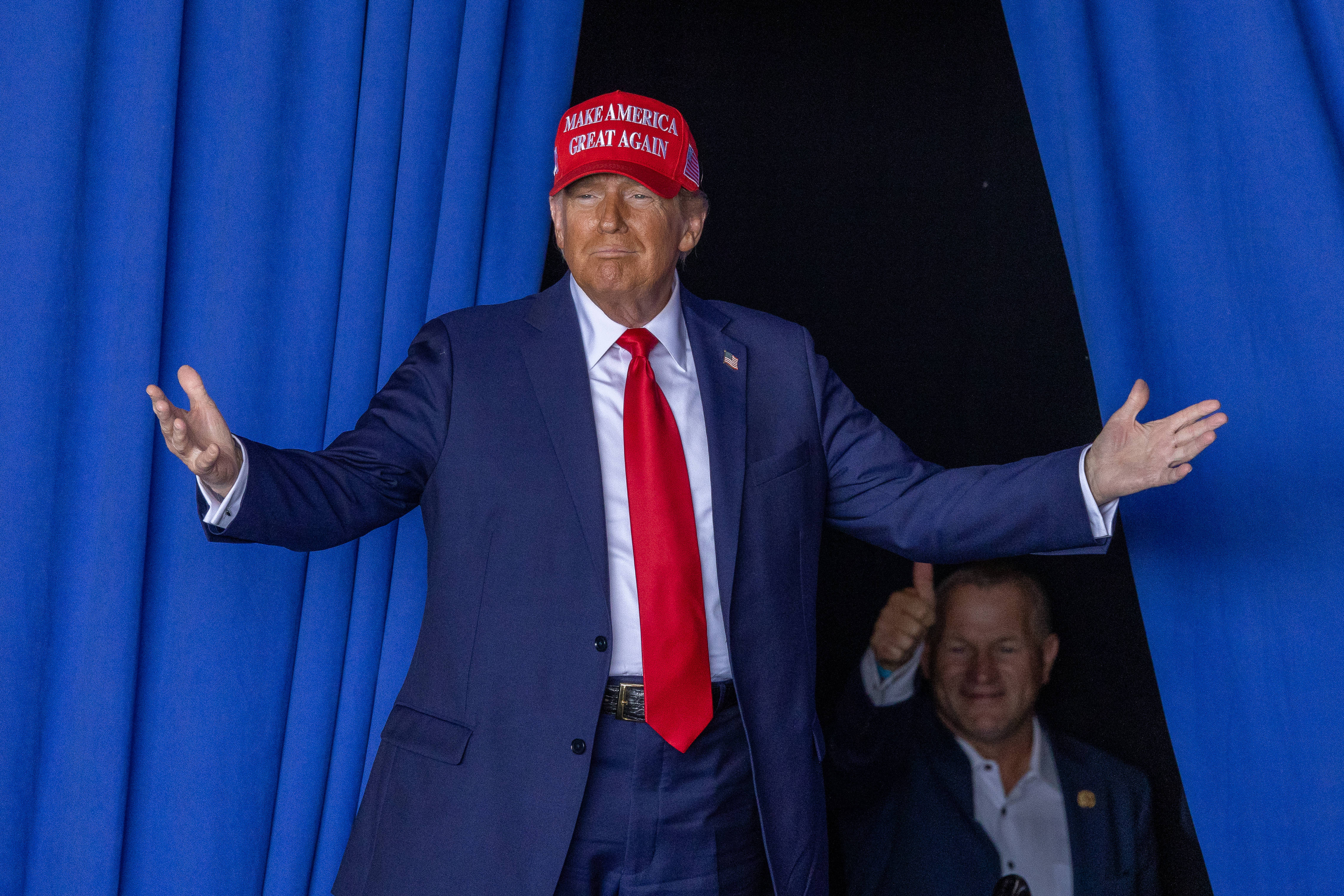 Promisiunile lui Trump pentru popor, direct de pe scena de învingător în alegeri. „Nicio amenințare nu mă va zdruncina”