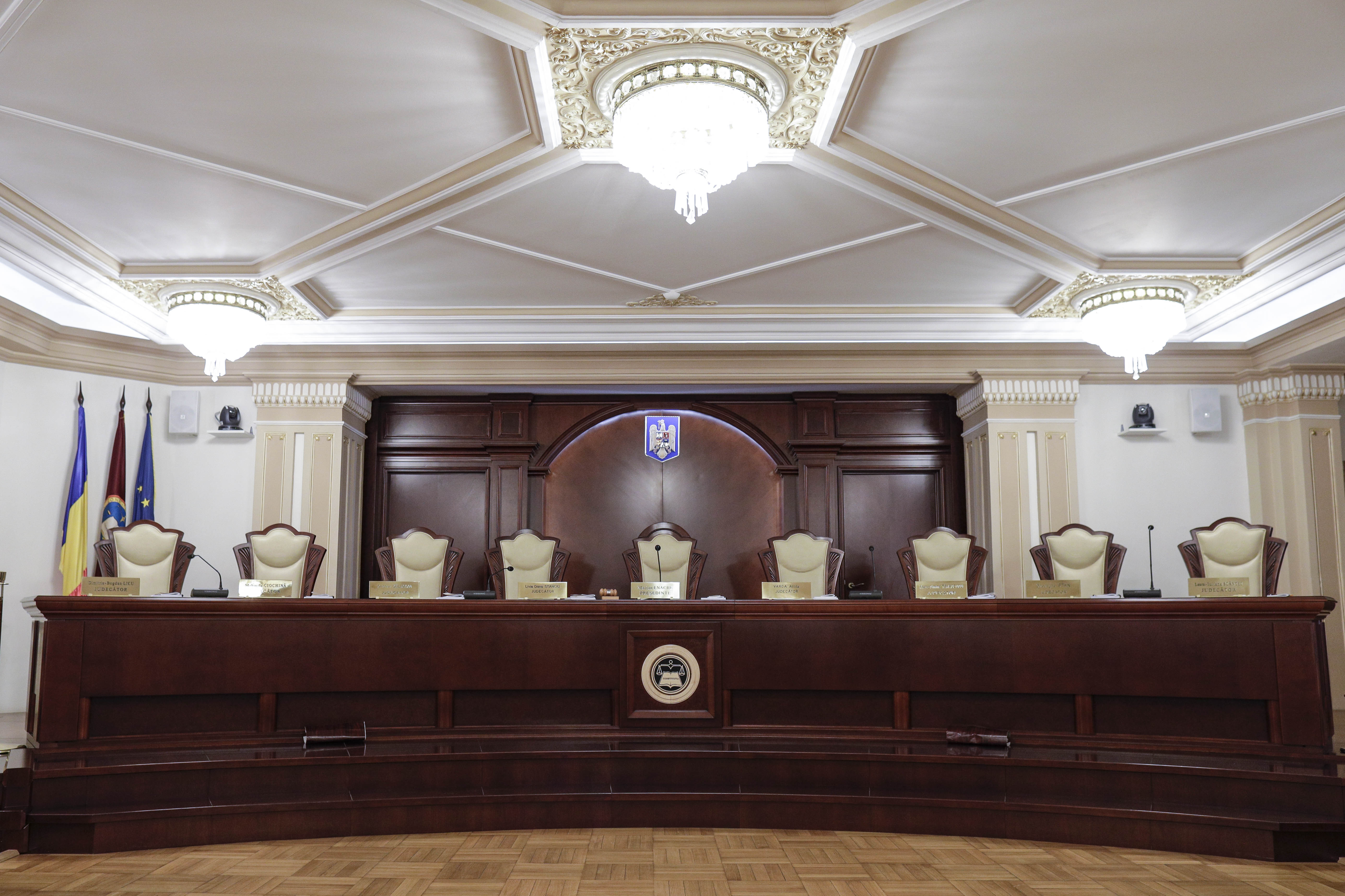 Liderul unui partid a depus plângere penală pentru abuz în serviciu împotriva celor de la CCR: Politrucii nu au temei legal