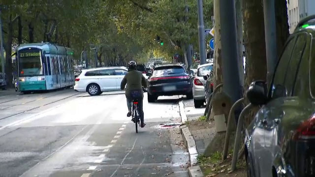 Aplicația prin care pietonii îi pot „pedepsi” pe șoferii care parchează ilegal. Peste 25.000 de sesizări au fost trimise deja