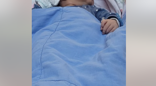 O femeie a născut pe o bancă de pe peronul Gării de Nord din Timişoara. Poliţiştii i-au acordat primul ajutor. VIDEO