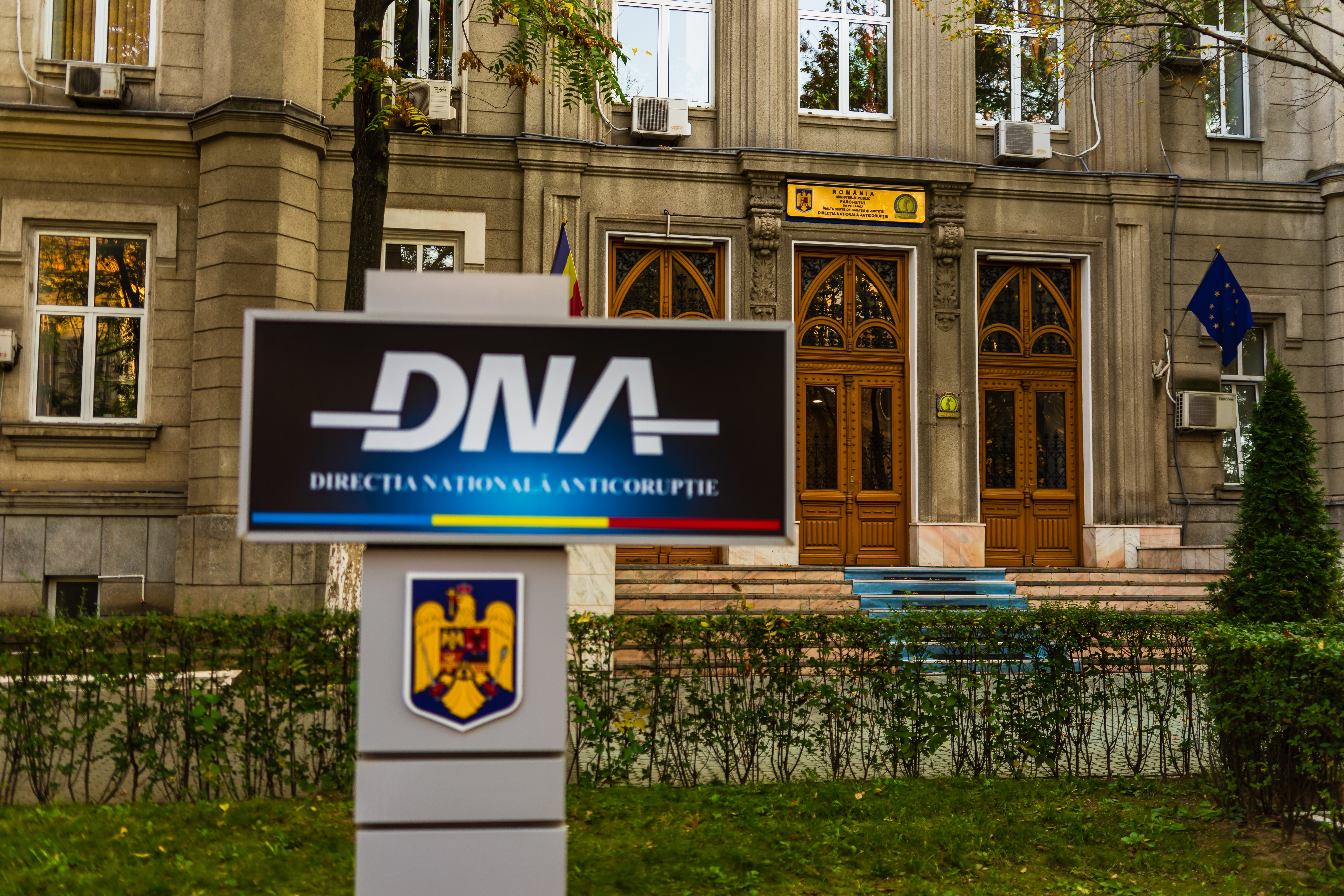 Ce șpagă a cerut un maior din București pentru a angaja un civil în Armată. Dosar la DNA după ce s-au cerut banii înapoi