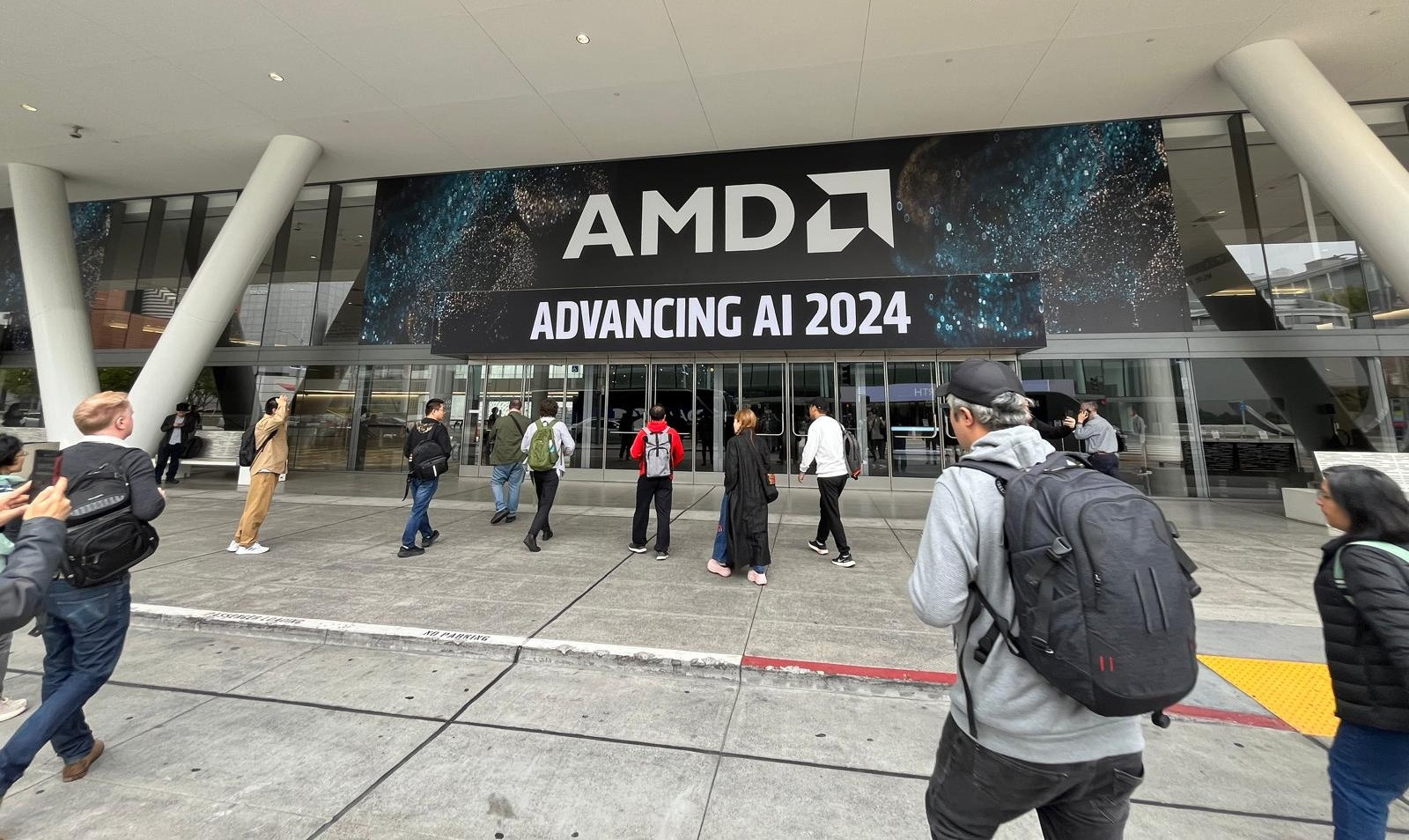 AMD dezvăluie soluții AI de ultimă generație la evenimentul anual Advancing AI 2024