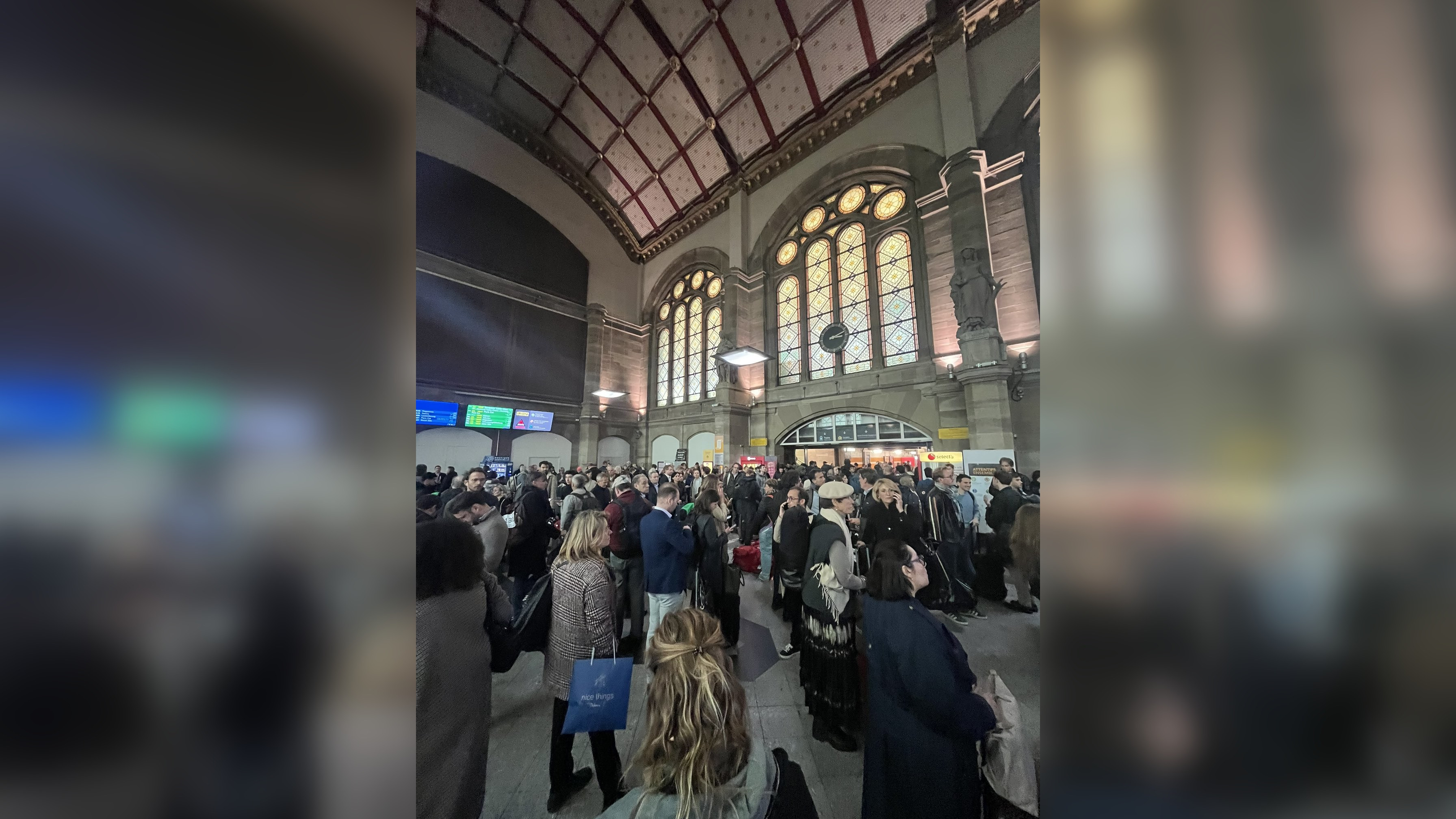 Alertă în gara din Strasbourg. Un tren în care se aflau și europarlamentari români a fost evacuat. FOTO
