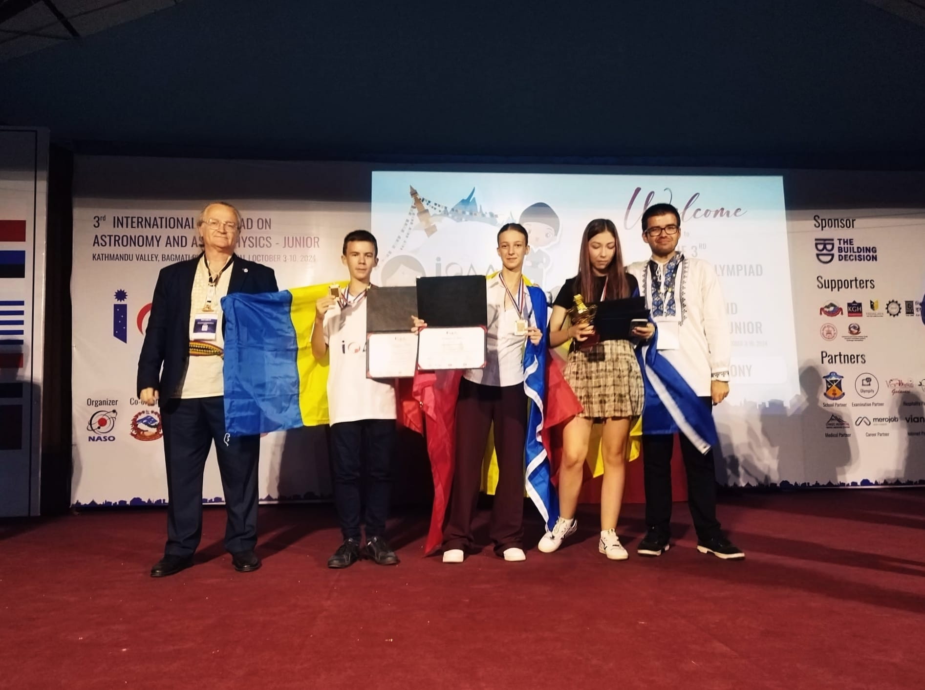 România a obținut medalii de argint și bronz la Olimpiada Internaţională de Astronomie şi Astrofizică din Nepal