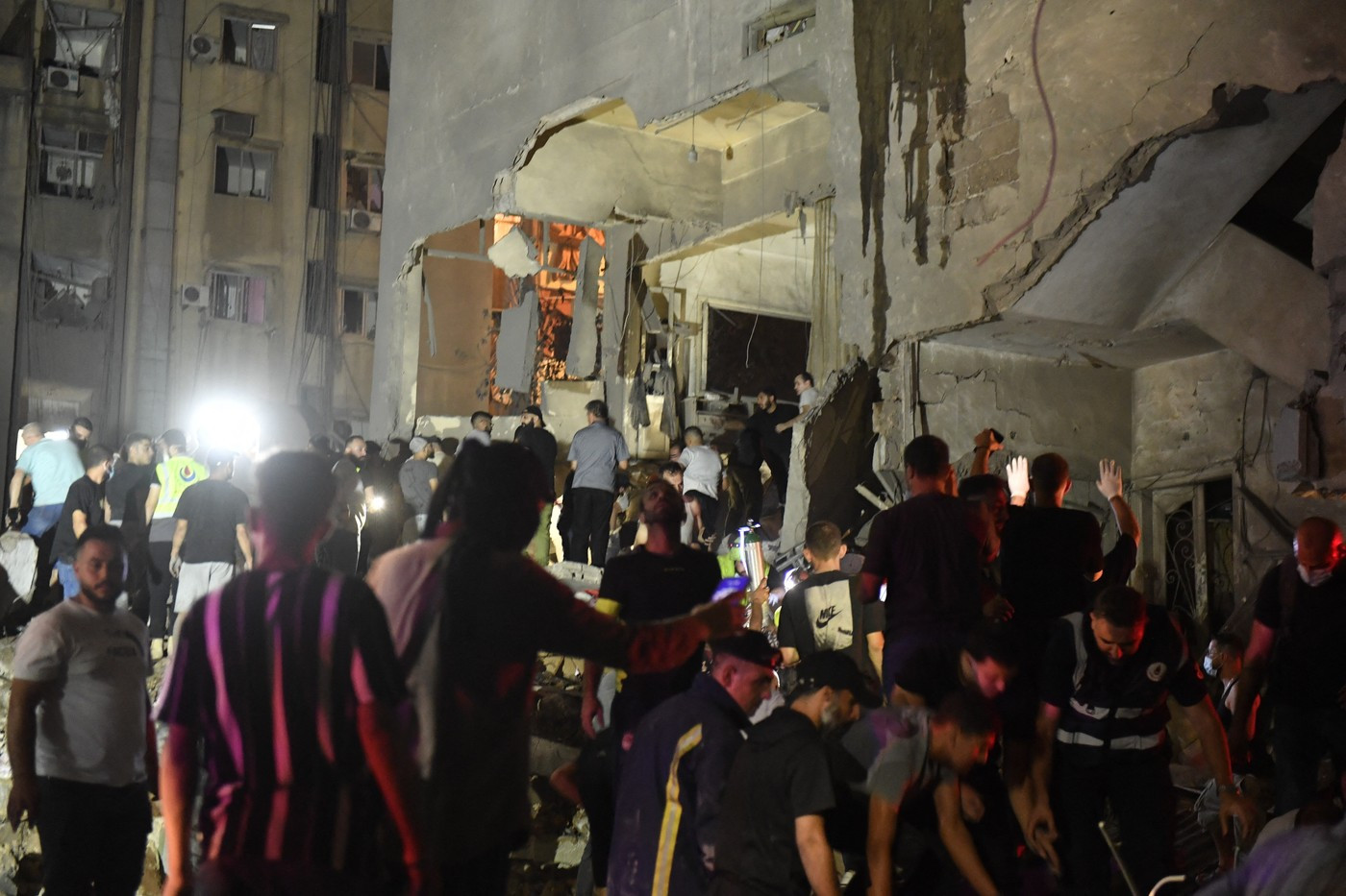 Cel puţin 18 morţi şi 92 de răniţi la Beirut, în atacuri aeriene israeliene în cartiere dens populate. FOTO și VIDEO